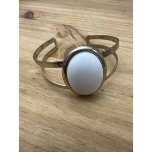 Timeless VTG AVON Gold Tone Metal Oval White Cabochon Cuff Bracelet SS52